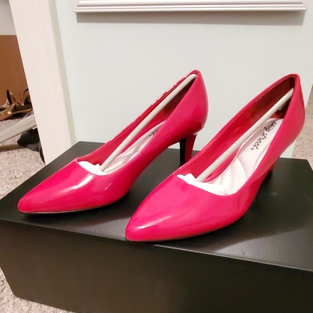 easy street pump in red.